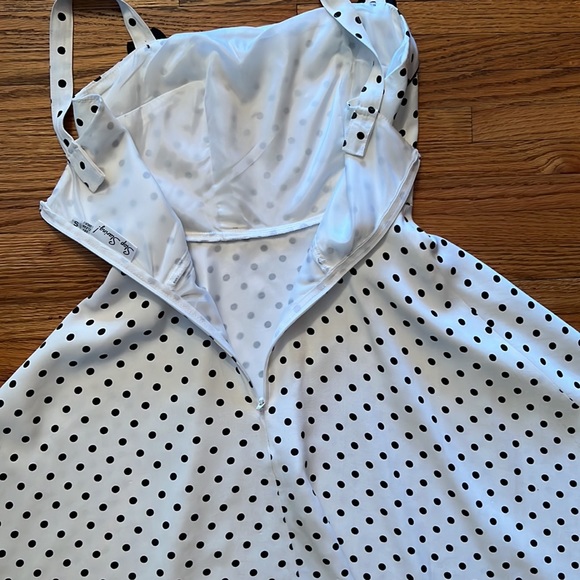 Adorable Dress-Small- White with Black Polka Dots & Bow-Great Preowned Condition - Picture 14 of 14